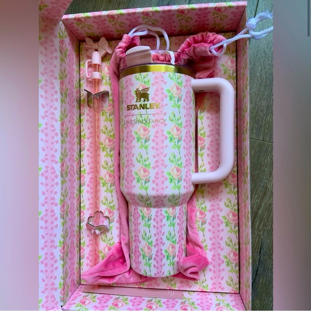 🎀NEW LOVESHACKFANCY🎀🎀xSTANLEY🎀🎀 LIMITED EDITION Quencher Tumbler 40Oz Bloom